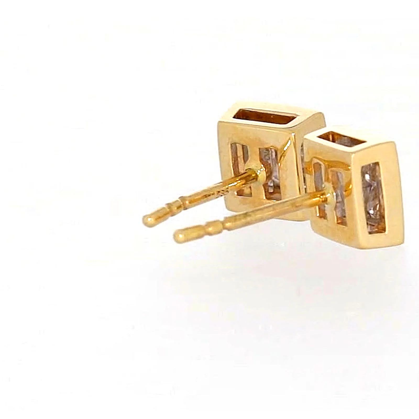 New York 14ct Yellow Gold Princess Cut 1/4 CARAT tw of Diamonds Stud Earrings - Image 49