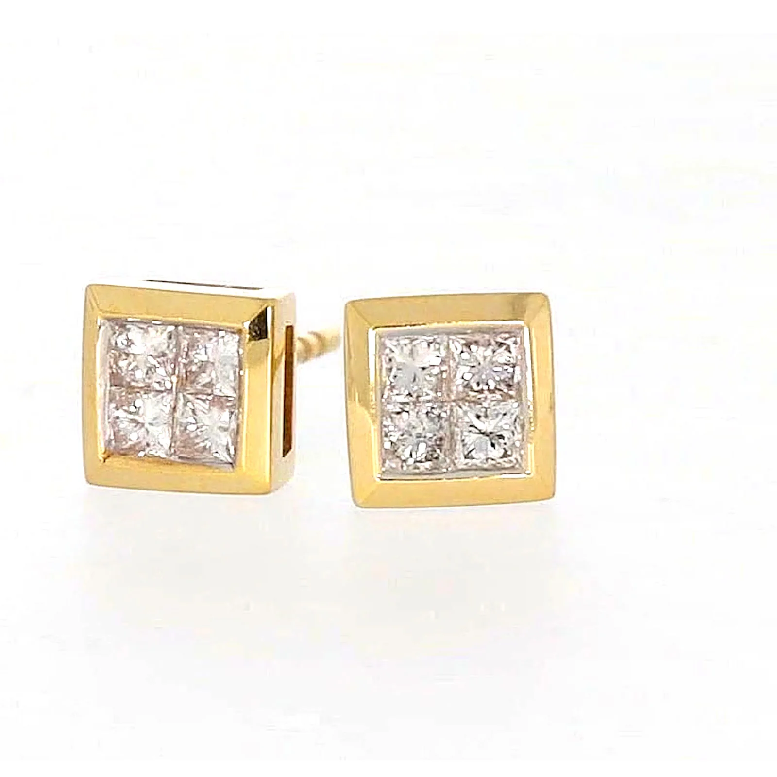New York 14ct Yellow Gold Princess Cut 1/4 CARAT tw of Diamonds Stud Earrings - Image 5