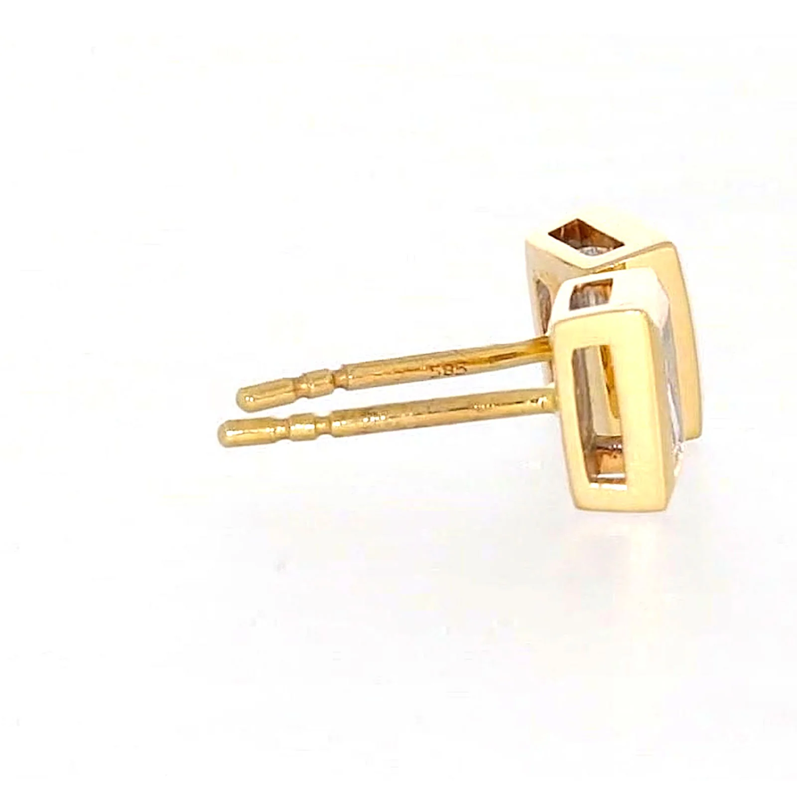 New York 14ct Yellow Gold Princess Cut 1/4 CARAT tw of Diamonds Stud Earrings - Image 56