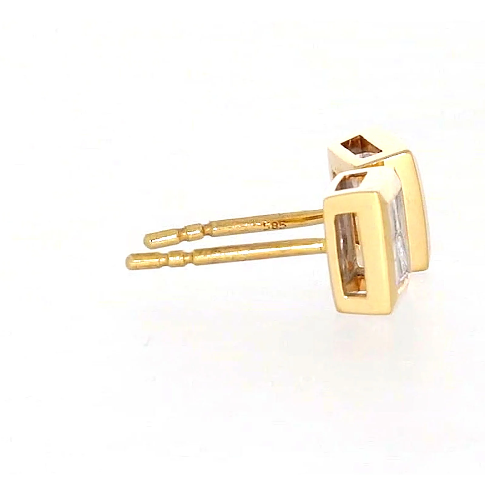 New York 14ct Yellow Gold Princess Cut 1/4 CARAT tw of Diamonds Stud Earrings - Image 57