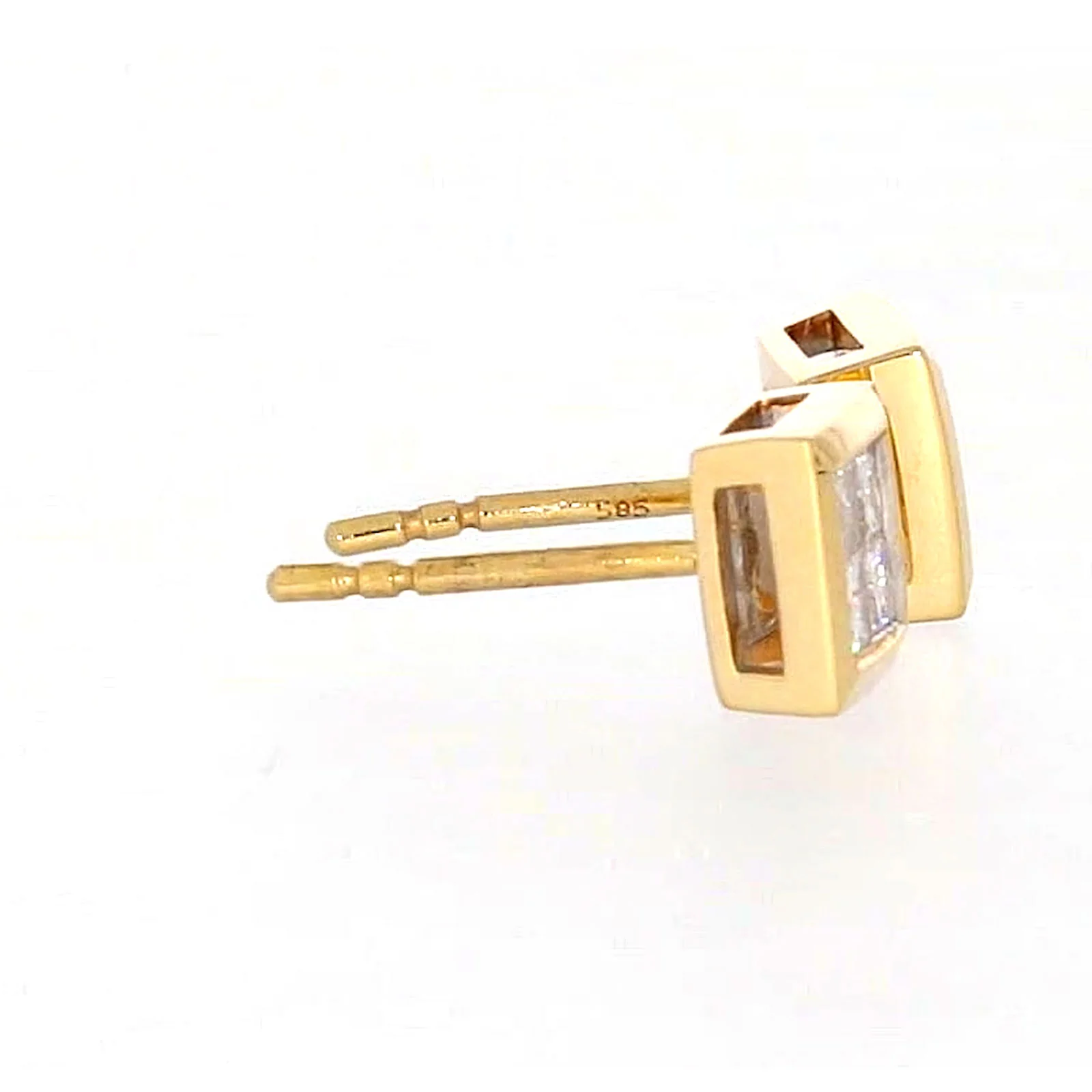 New York 14ct Yellow Gold Princess Cut 1/4 CARAT tw of Diamonds Stud Earrings - Image 58