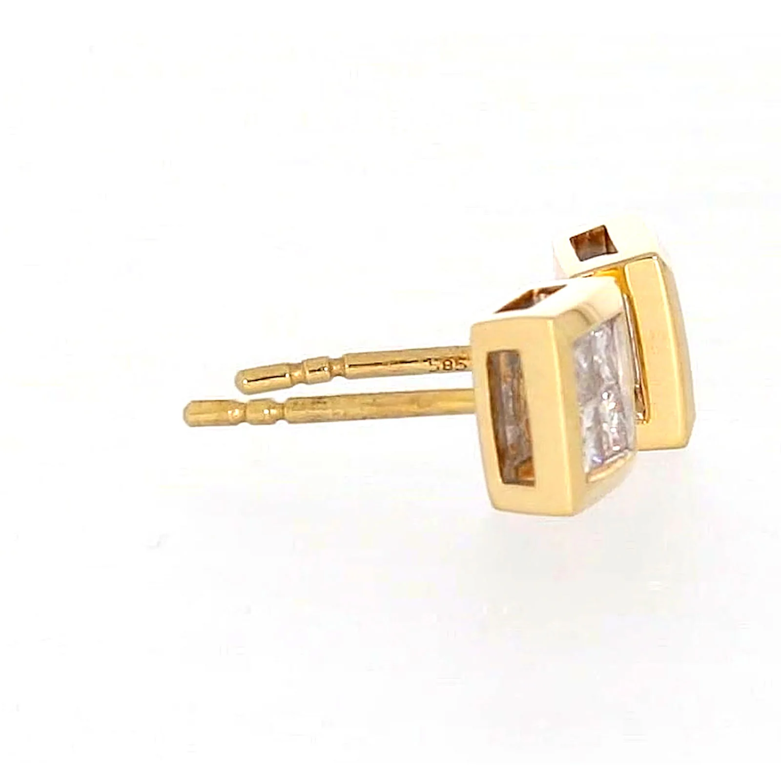 New York 14ct Yellow Gold Princess Cut 1/4 CARAT tw of Diamonds Stud Earrings - Image 59