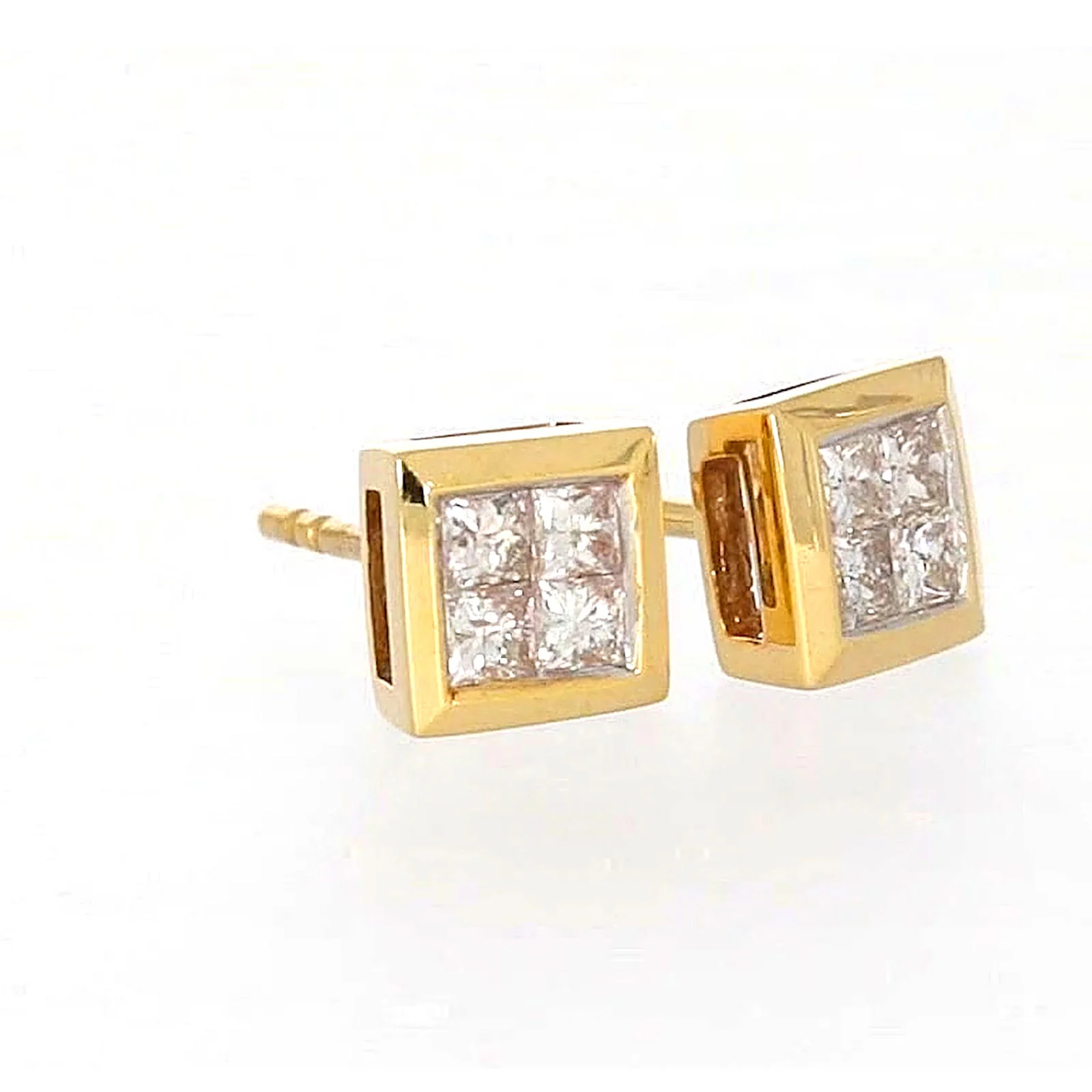 New York 14ct Yellow Gold Princess Cut 1/4 CARAT tw of Diamonds Stud Earrings - Image 68
