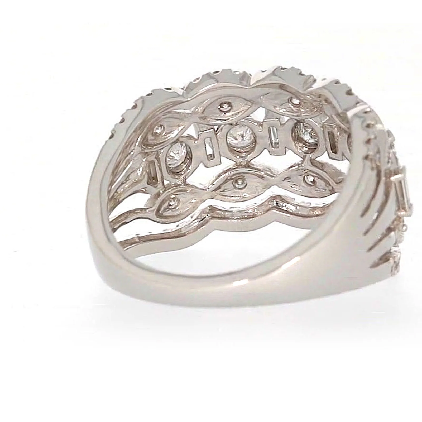Paris 14ct White Gold Round Brilliant & Baguette Cut 1 CARAT tw of Diamonds Ring - Image 44