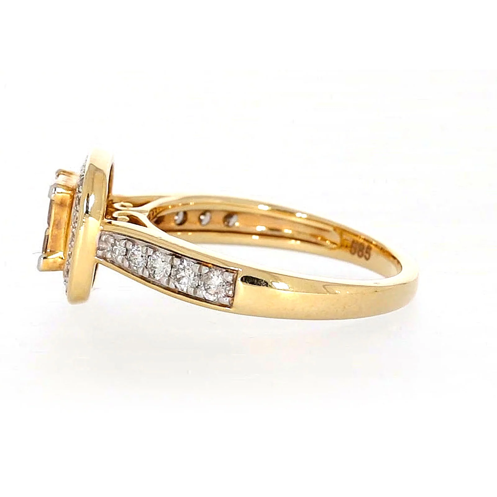 New York 14ct Yellow Gold Round Brilliant & Princess Cut 3/4 Carat tw of Diamonds Ring - Image 20